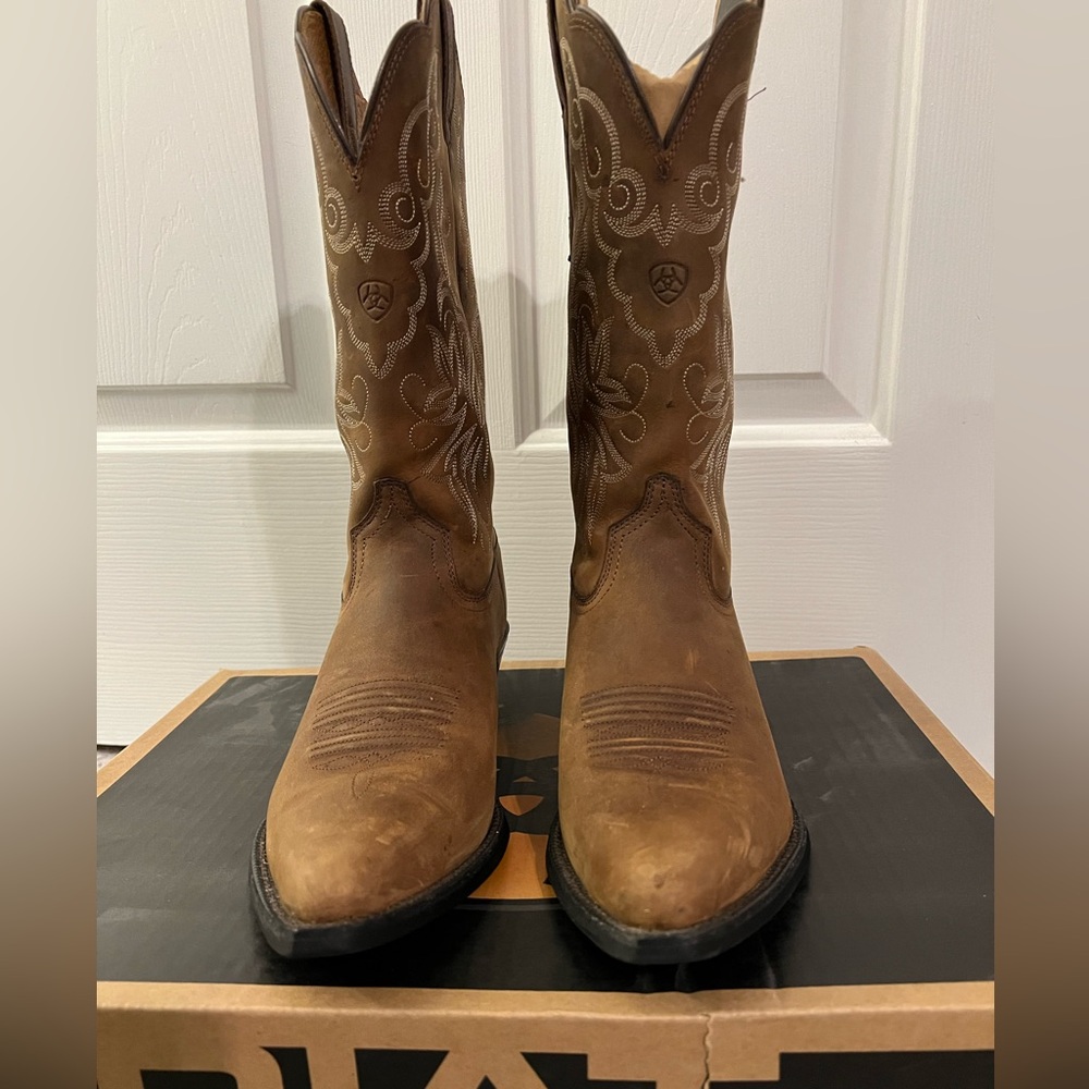 Ariat Cowboy Boots Size 10. EUC